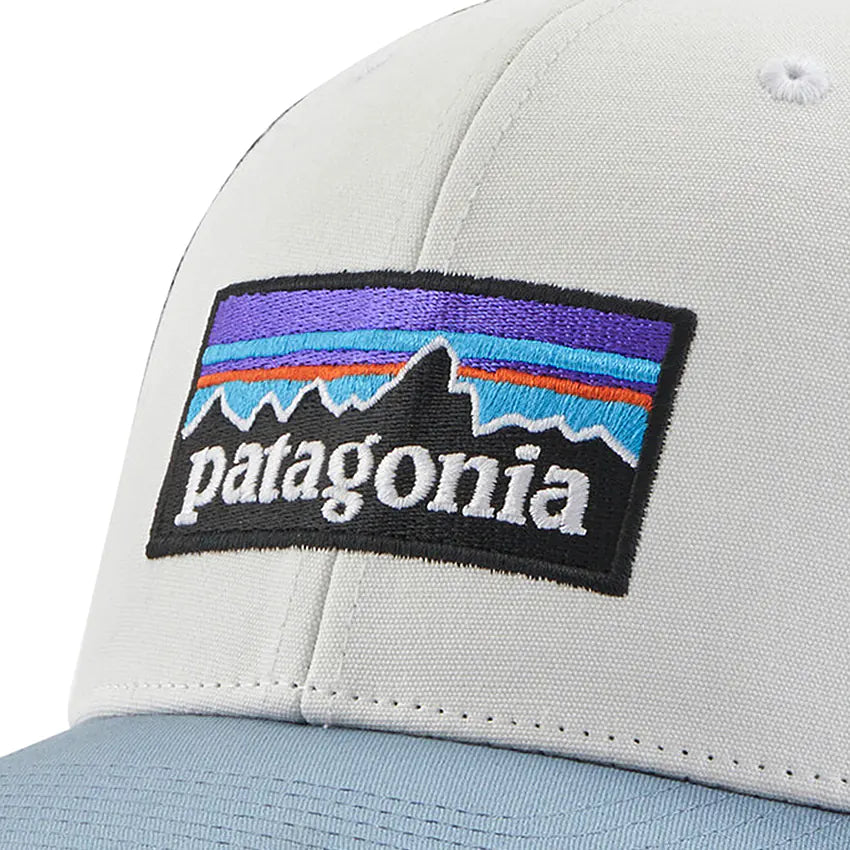 Patagonia - P-6 Logo Trucker Hat - White w/Light Plume Grey – The